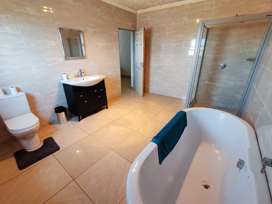 5 Bedroom Property for Sale in Grimbeeck Park North West